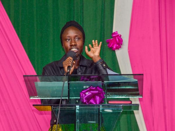 Presenting the magazine at First YPF Magazine Launch